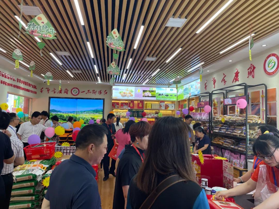 大喜日子！6月6日邵陽(yáng)紅出貨倉(cāng)百春園店盛大開(kāi)業(yè) 我市邵陽(yáng)紅品牌發(fā)展的腳步又前進(jìn)了一大步