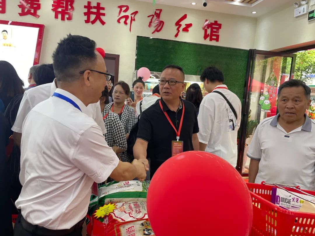 大喜日子！6月6日邵陽(yáng)紅出貨倉(cāng)百春園店盛大開(kāi)業(yè) 我市邵陽(yáng)紅品牌發(fā)展的腳步又前進(jìn)了一大步