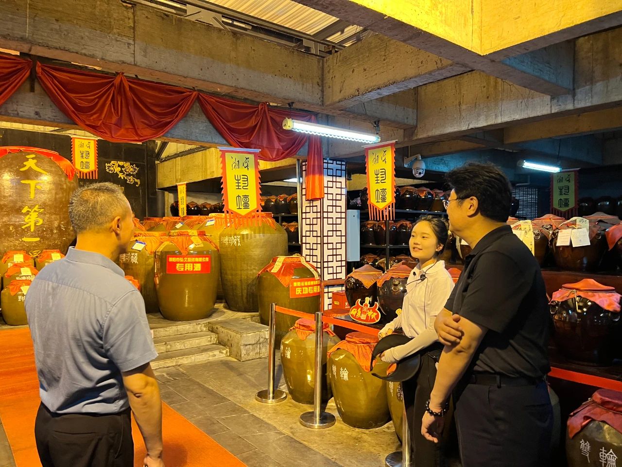 中國(guó)旅游協(xié)會(huì)旅游商品與裝備分會(huì)陳斌秘書長(zhǎng)來邵考察旅游商品企業(yè)