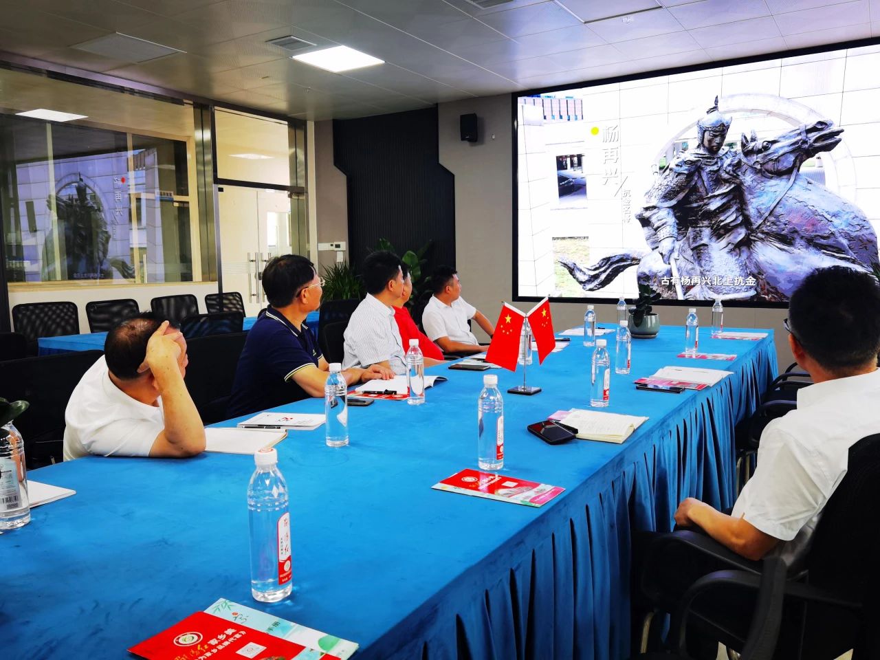 市人大羅早林主任陪同農(nóng)業(yè)農(nóng)村部鄉(xiāng)村振興專家一行到邵陽紅出貨倉-天香生物產(chǎn)業(yè)園考察指導(dǎo)