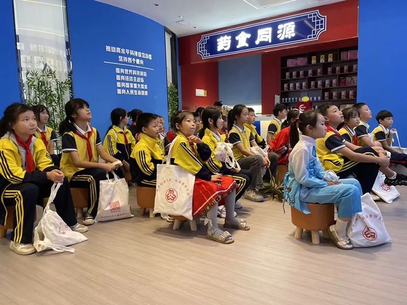 邵陽(yáng)市五里牌小學(xué)“民族團(tuán)結(jié)話中秋”活動(dòng)在玖味中醫(yī)藥膳研學(xué)實(shí)踐教育基地順利舉行