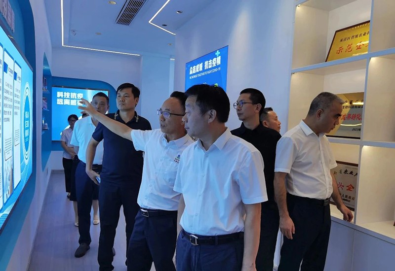 省政協(xié)農(nóng)業(yè)農(nóng)村委領導與邵陽市政協(xié)相關領導走訪邵陽紅出貨倉天香生物產(chǎn)業(yè)園