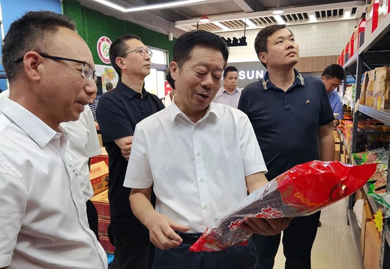 省政協(xié)農(nóng)業(yè)農(nóng)村委領導與邵陽市政協(xié)相關領導走訪邵陽紅出貨倉天香生物產(chǎn)業(yè)園