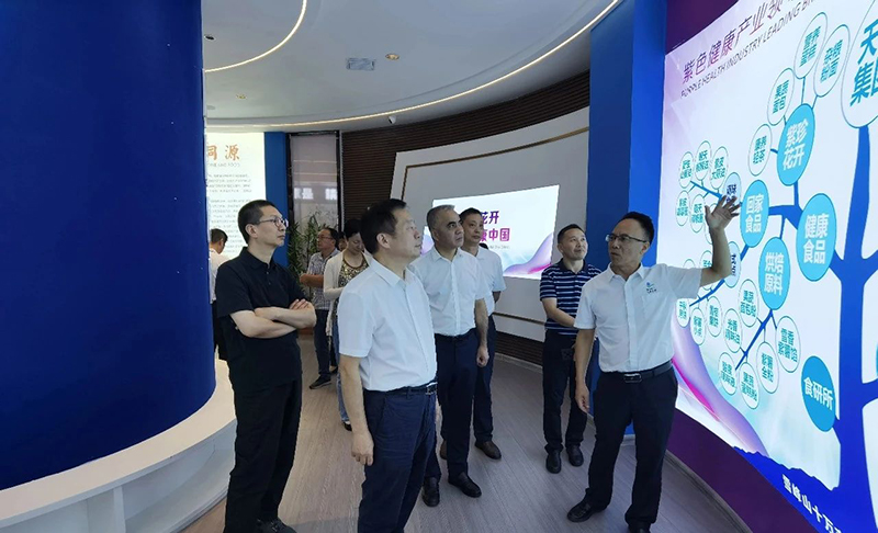 省政協(xié)農(nóng)業(yè)農(nóng)村委領導與邵陽市政協(xié)相關領導走訪邵陽紅出貨倉天香生物產(chǎn)業(yè)園