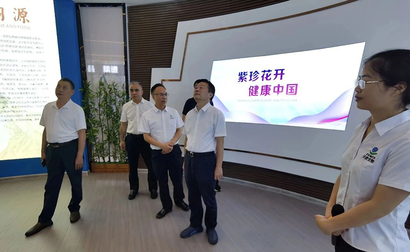 省政協(xié)農(nóng)業(yè)農(nóng)村委領導與邵陽市政協(xié)相關領導走訪邵陽紅出貨倉天香生物產(chǎn)業(yè)園