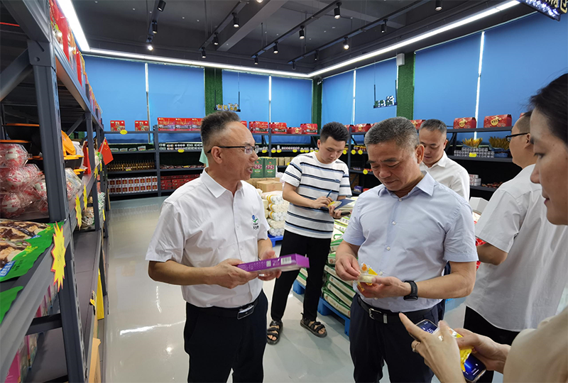 邵陽(yáng)市委常委、常務(wù)副市長(zhǎng)王永紅一行領(lǐng)導(dǎo)到邵陽(yáng)紅出貨倉(cāng)-天香生物產(chǎn)業(yè)園考察指導(dǎo)