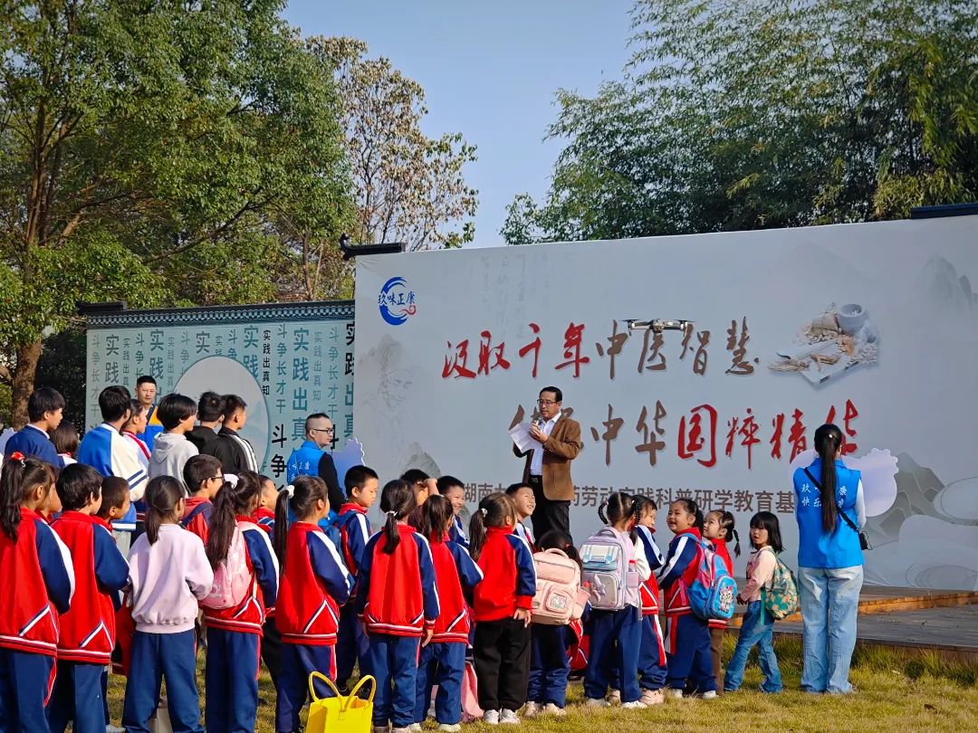 雙清區(qū)“愛(ài)心護(hù)航，助夢(mèng)成長(zhǎng)”