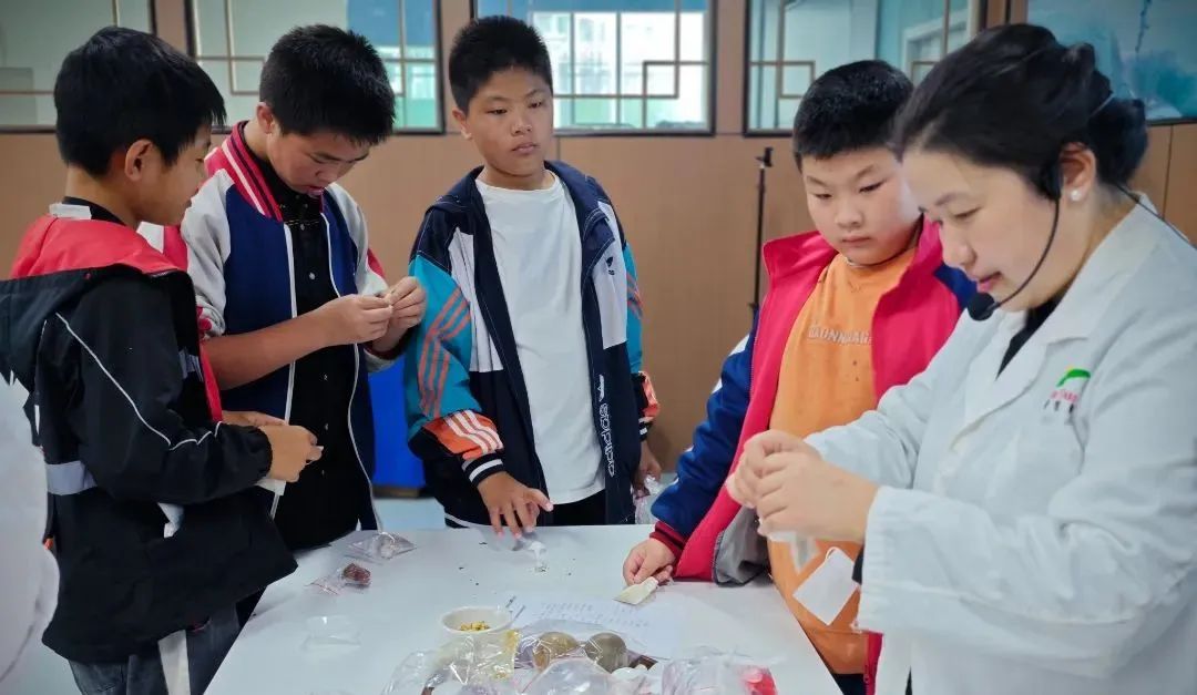 雙清區(qū)“愛(ài)心護(hù)航，助夢(mèng)成長(zhǎng)”