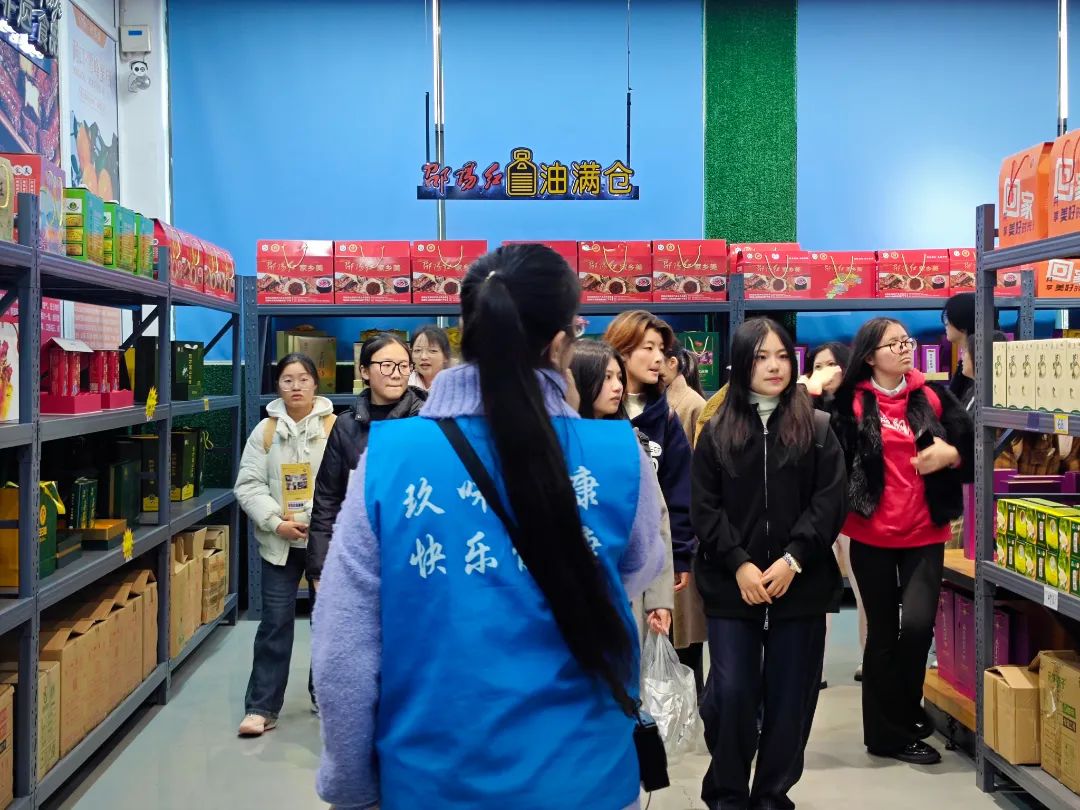 “邵陽學院第十九期青馬工程戶外素質拓展課”活動在湖南天香生物大健康產業(yè)園圓滿舉行