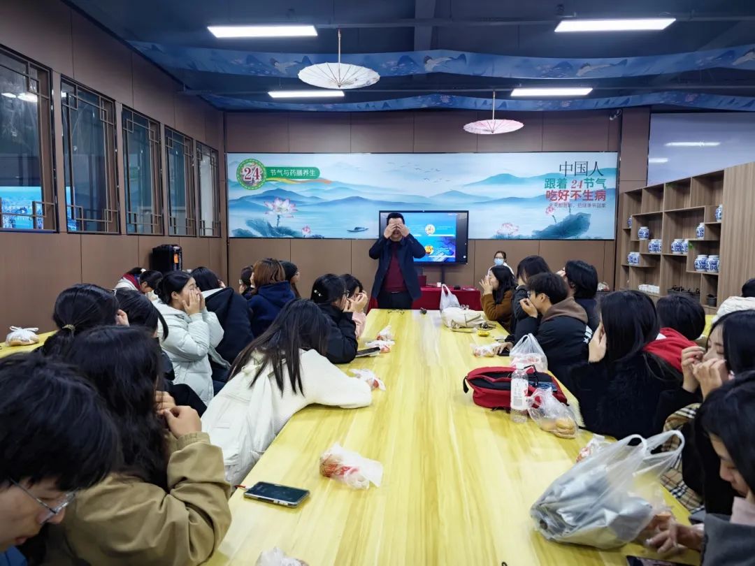 “邵陽學院第十九期青馬工程戶外素質拓展課”活動在湖南天香生物大健康產業(yè)園圓滿舉行