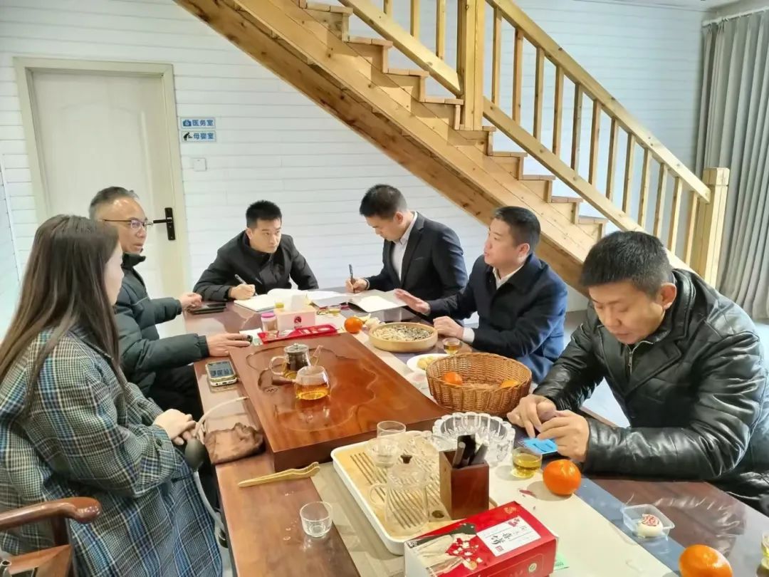 邵陽市經(jīng)濟(jì)開發(fā)區(qū)黨工委書記、管委會(huì)主任劉文龍一行到天香生物走訪調(diào)研